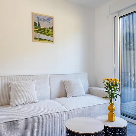 1 - Golf Et Piscine - 2 Personnes Vakantiehuis